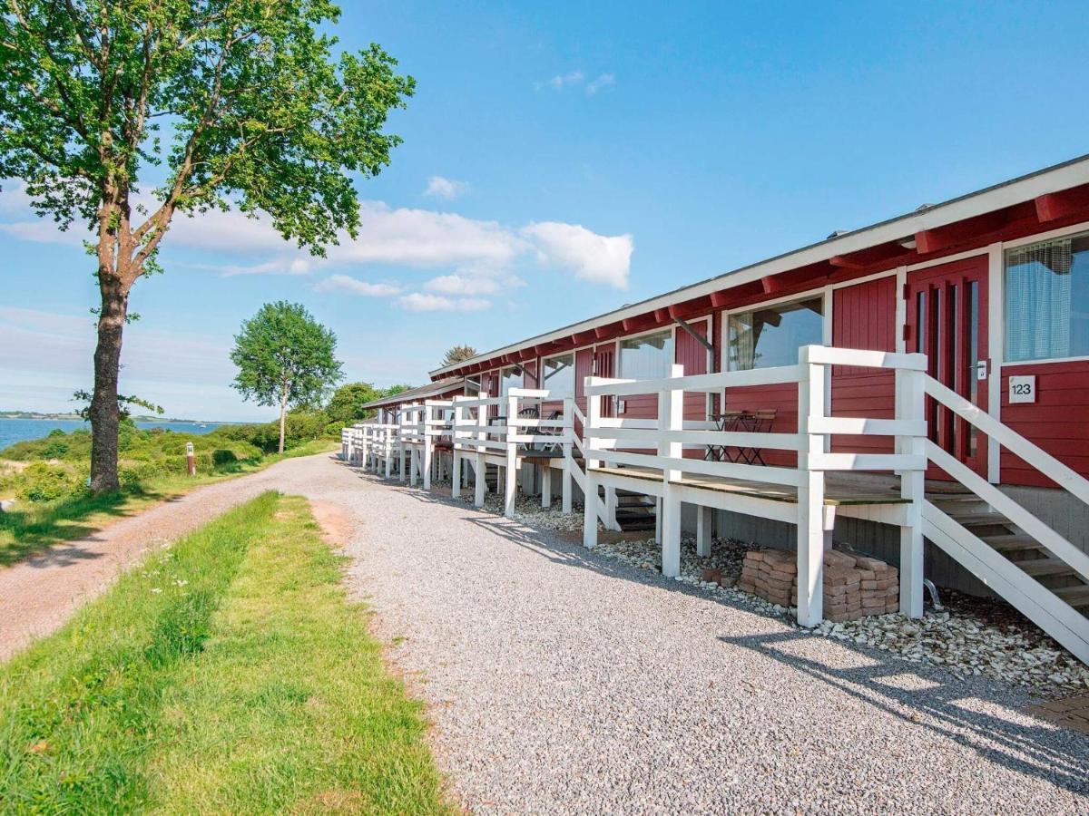6 Person Holiday Home In Обенро Екстериор снимка